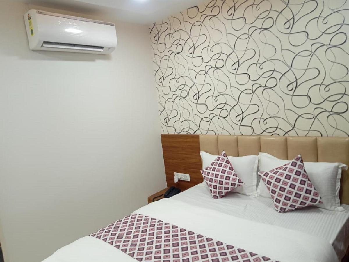 Hotel Dreamland Vadodara Exterior photo