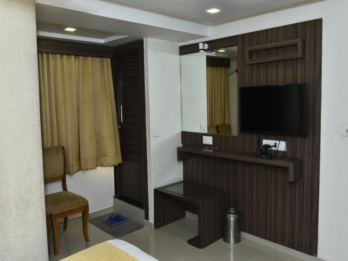 Hotel Dreamland Vadodara Exterior photo
